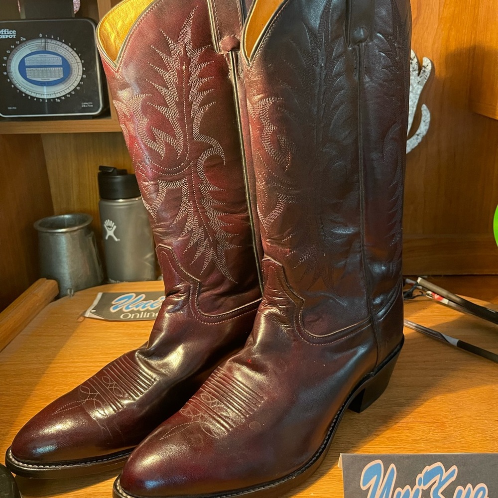 Like new tony lama women’s size 10 cowboy boots